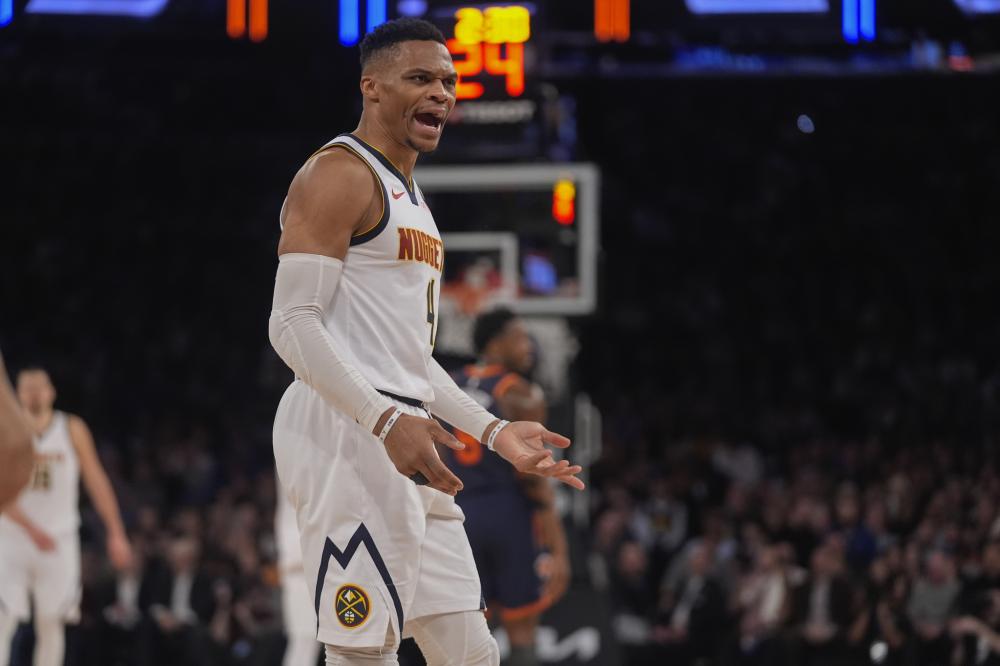 现了她一贯 现了她一贯